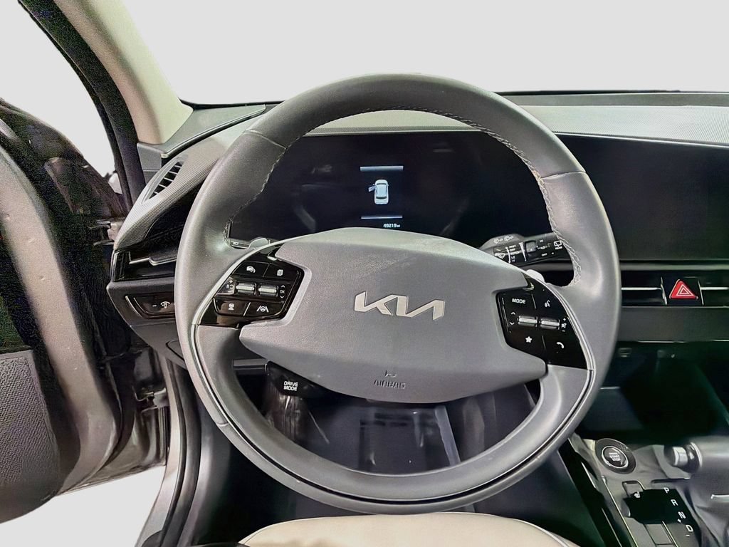Used 2024 Kia Niro EX FWD image 12