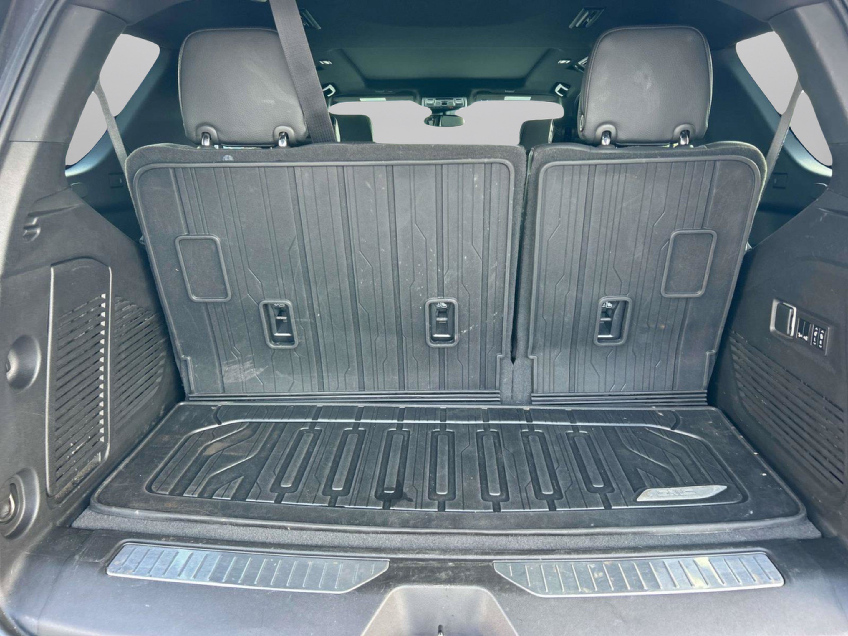 Used 2023 GMC Yukon Denali w/ LPO, Floor Liner Package AWD/4WD image 9