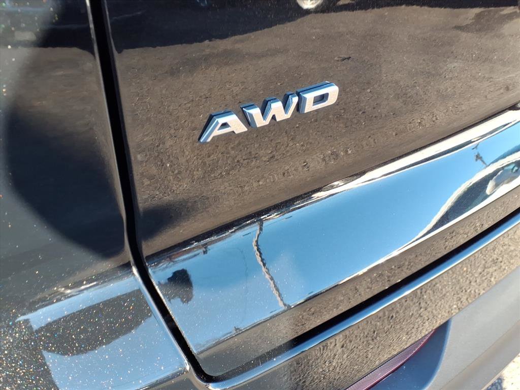 Certified 2023 Cadillac XT4 Luxury w/ Cold Weather Package image 12