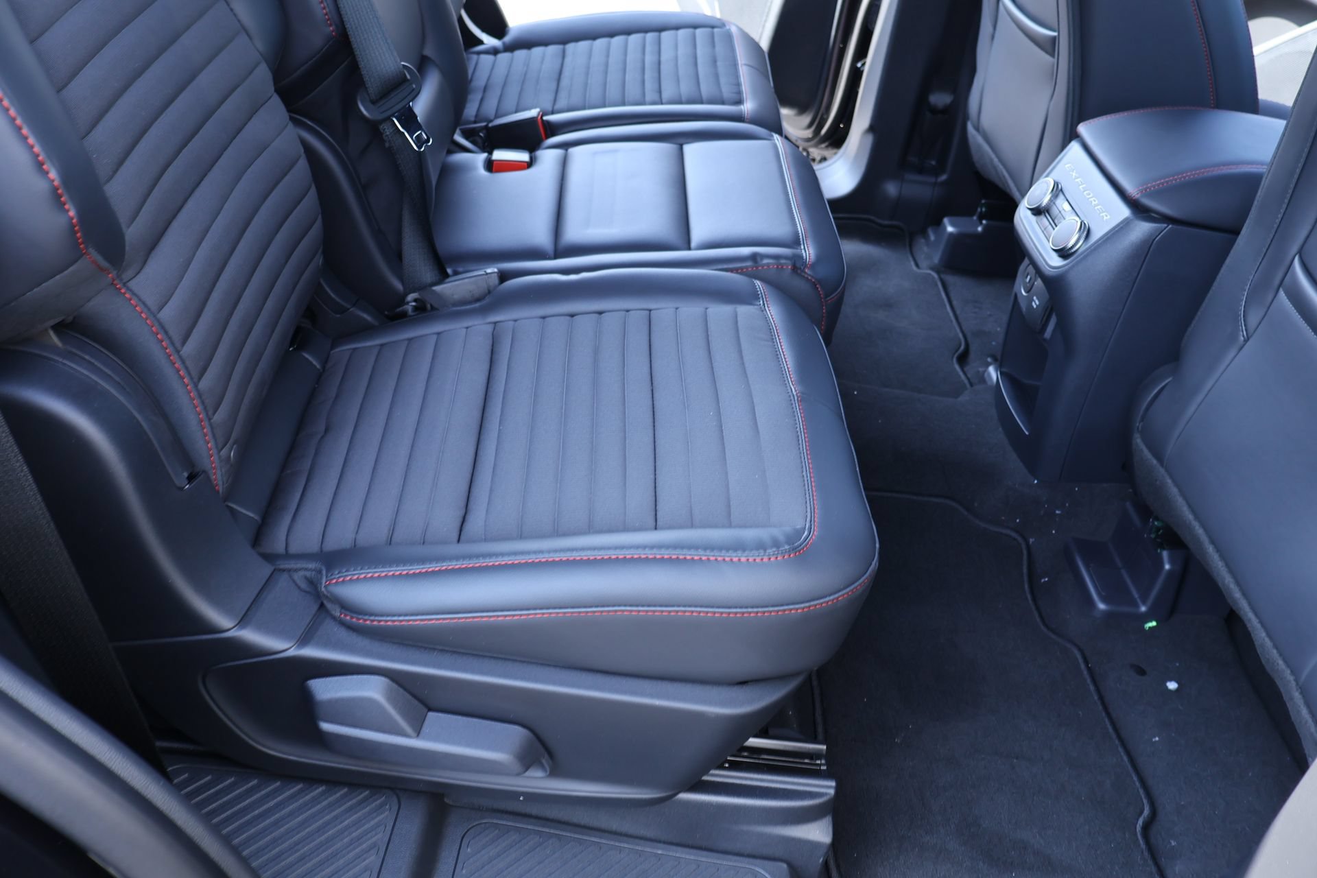 New 2026 Ford Explorer ST-Line w/ ST-Line Street Pack AWD/4WD image 15