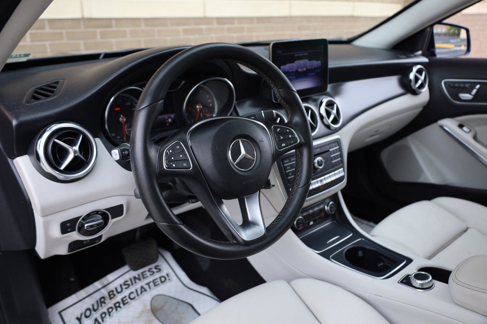 Used 2018 Mercedes-Benz GLA 250 4MATIC w/ Premium Package image 13