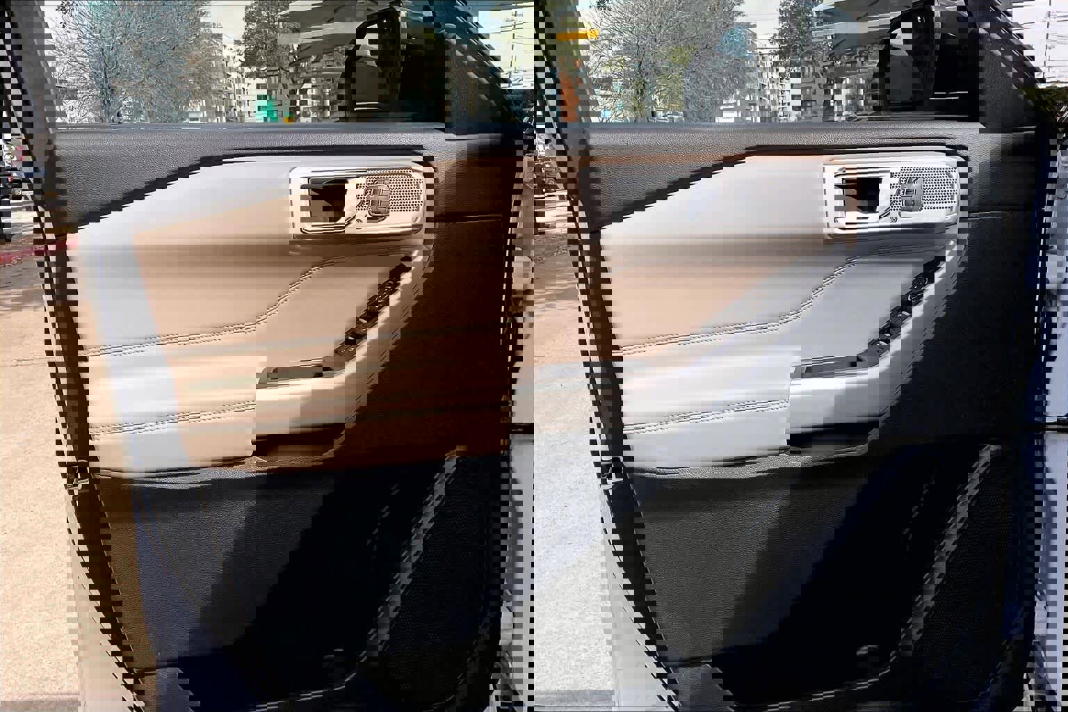 Used 2021 Ford Explorer Limited w/ Equipment Group 301A image 19