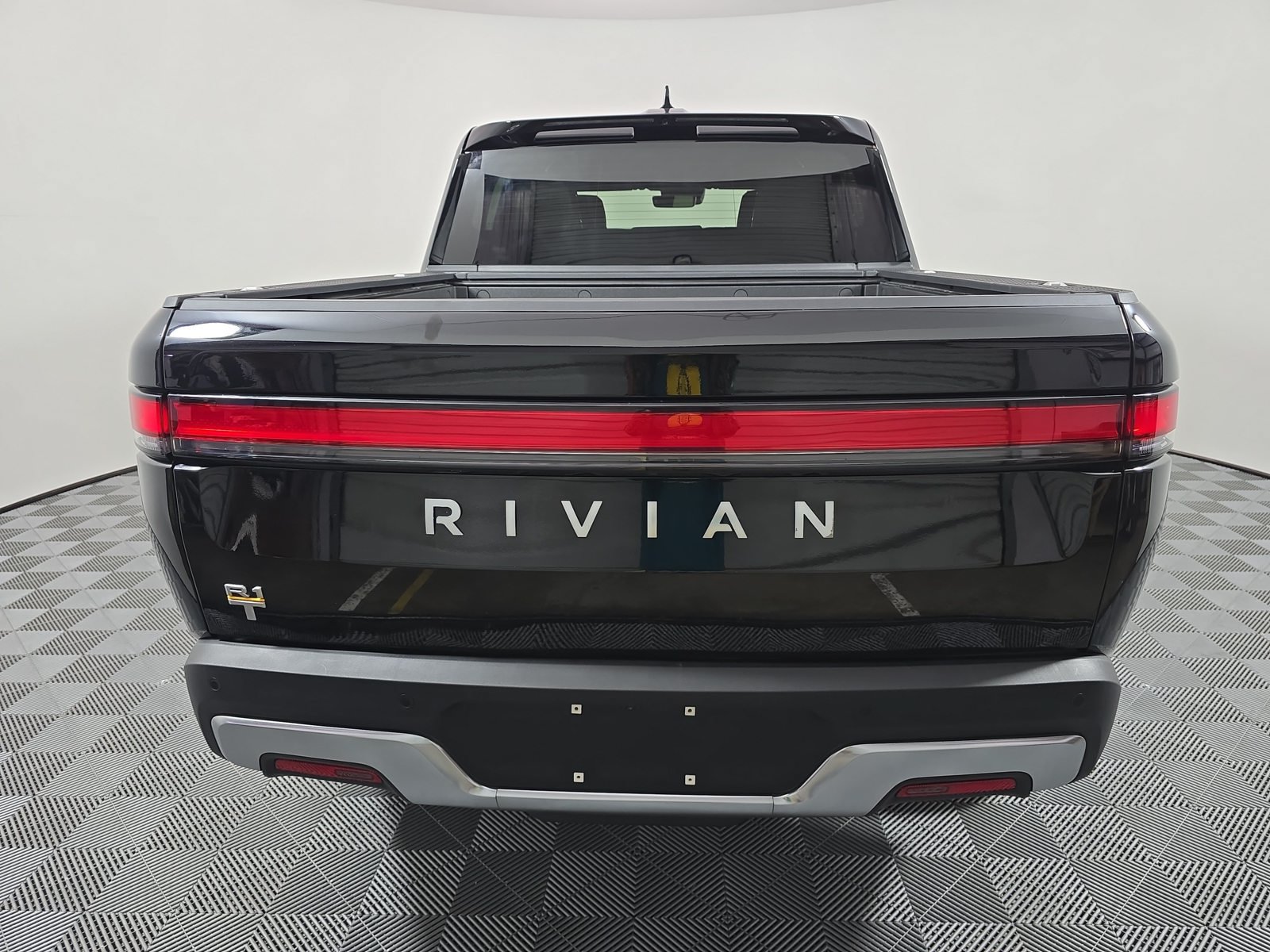 Used 2022 Rivian R1T Adventure AWD/4WD image 4