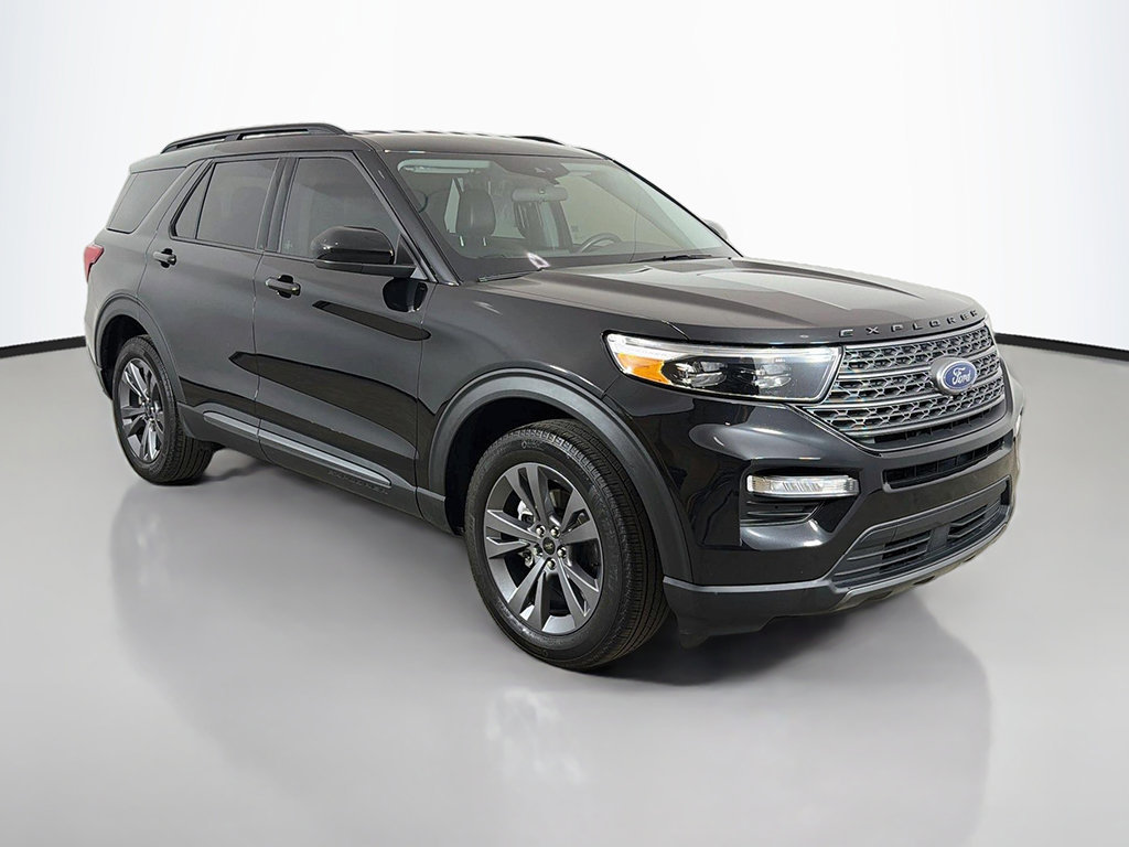 Used 2023 Ford Explorer XLT w/ Equipment Group 202A AWD/4WD image 2