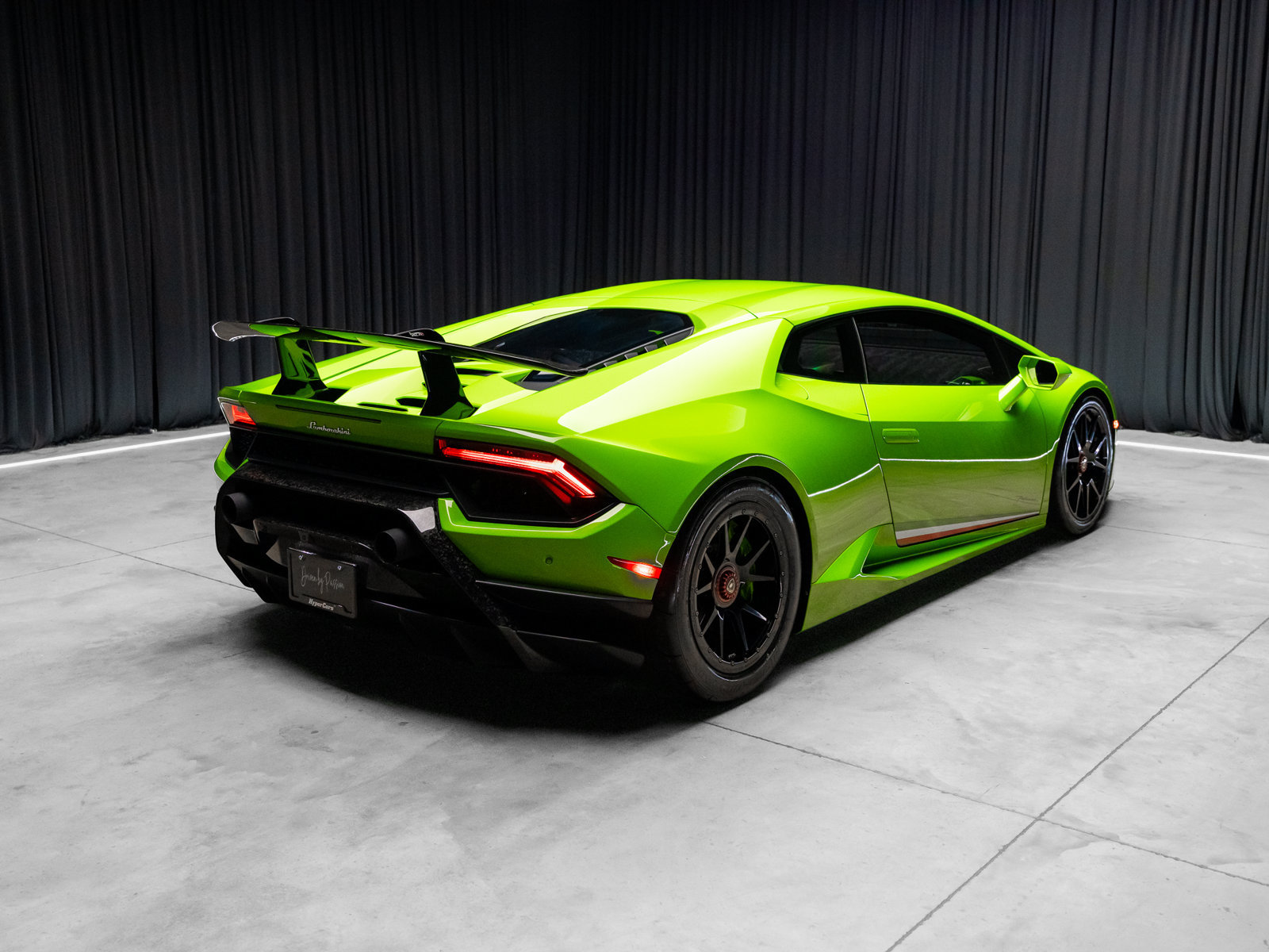 Used 2018 Lamborghini Huracan Performante AWD/4WD image 47
