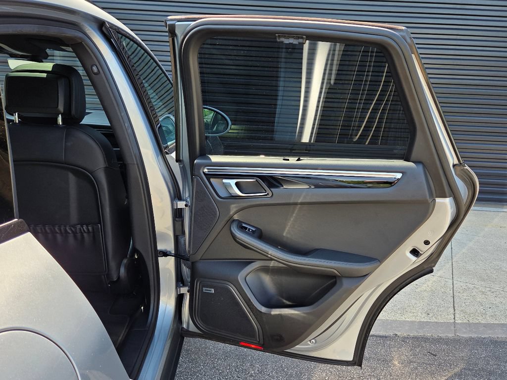 Certified 2019 Porsche Macan S AWD/4WD image 22