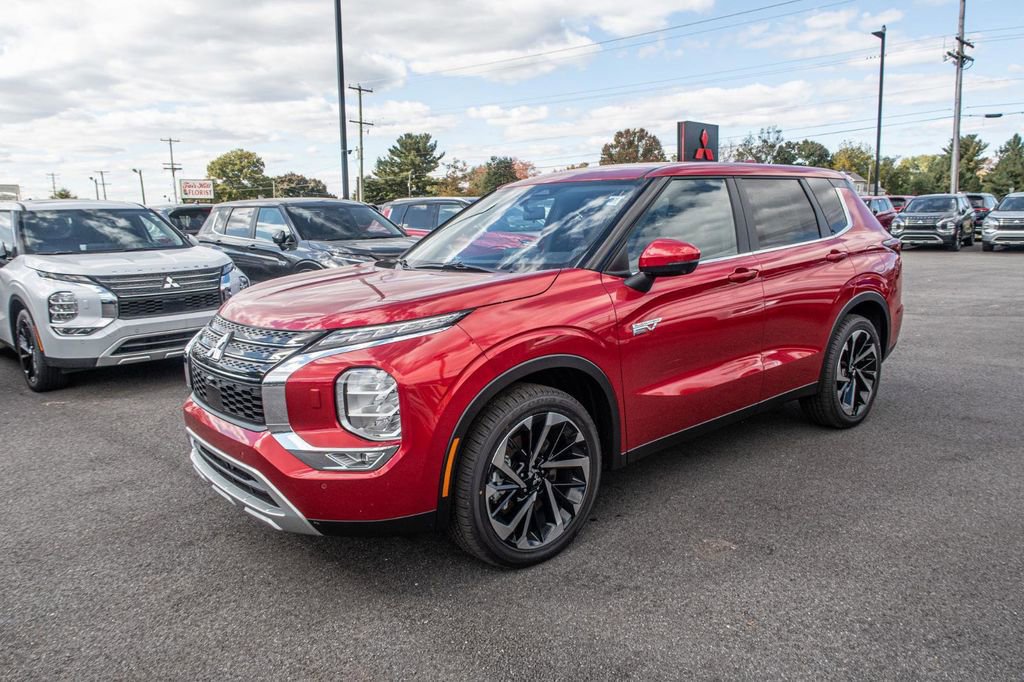 New 2025 Mitsubishi Outlander 4WD Plug-In Hybrid image 3