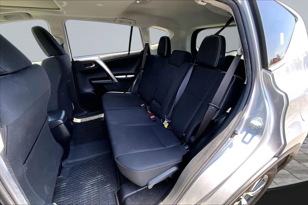 Used 2018 Toyota RAV4 XLE w/ All Weather Liner Package FWD image 19