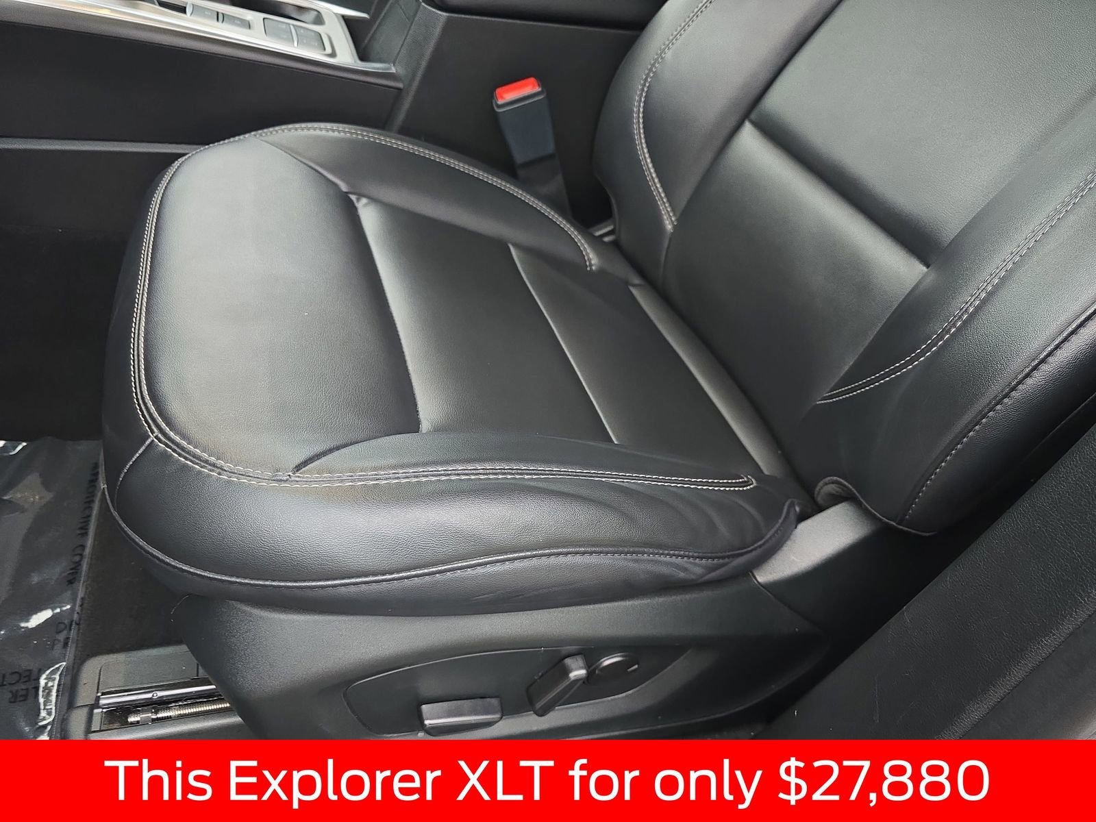 Used 2023 Ford Explorer XLT w/ Equipment Group 202A RWD image 39