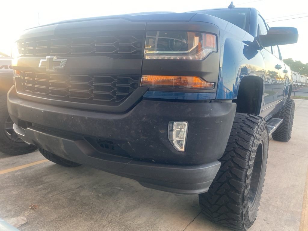 Used 2018 Chevrolet Silverado 1500 LT w/ Texas Edition image 17