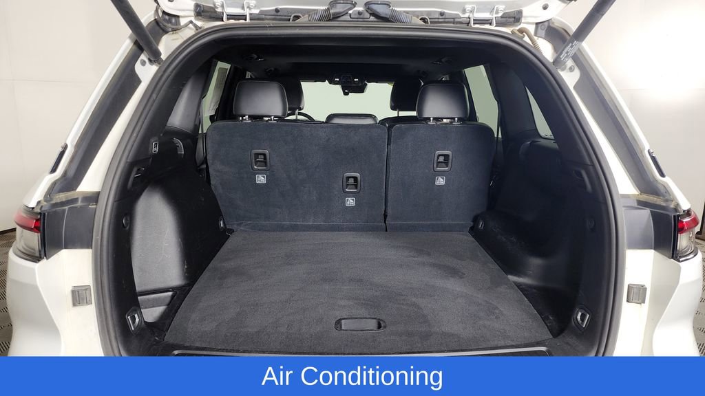 Used 2023 Jeep Grand Cherokee Altitude image 11