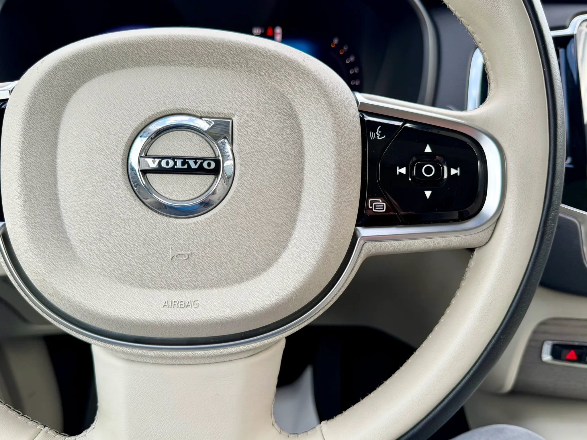 Used 2023 Volvo XC90 B6 Ultimate AWD/4WD image 32