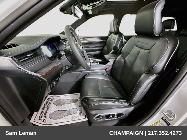 Used 2024 Jeep Grand Cherokee Overland w/ Luxury Tech Group IV AWD/4WD image 21