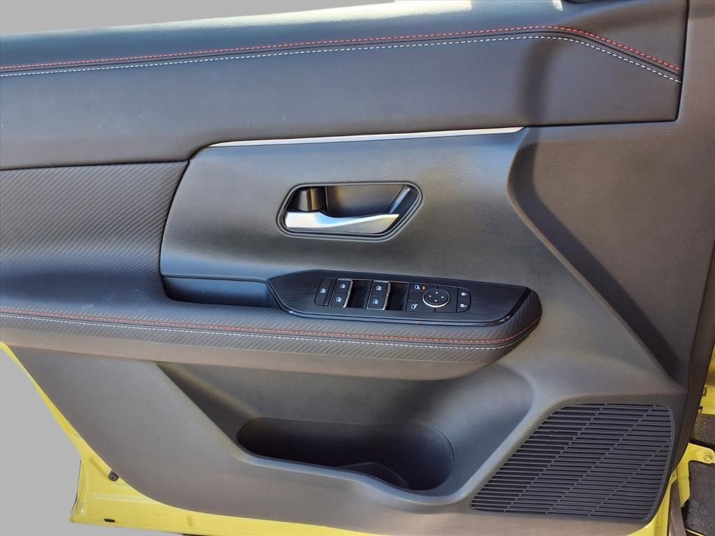 Certified 2025 Nissan Kicks SR image 16