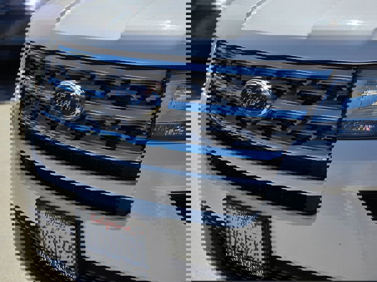 Used 2018 Ford Explorer XLT w/ Equipment Group 201A image 9