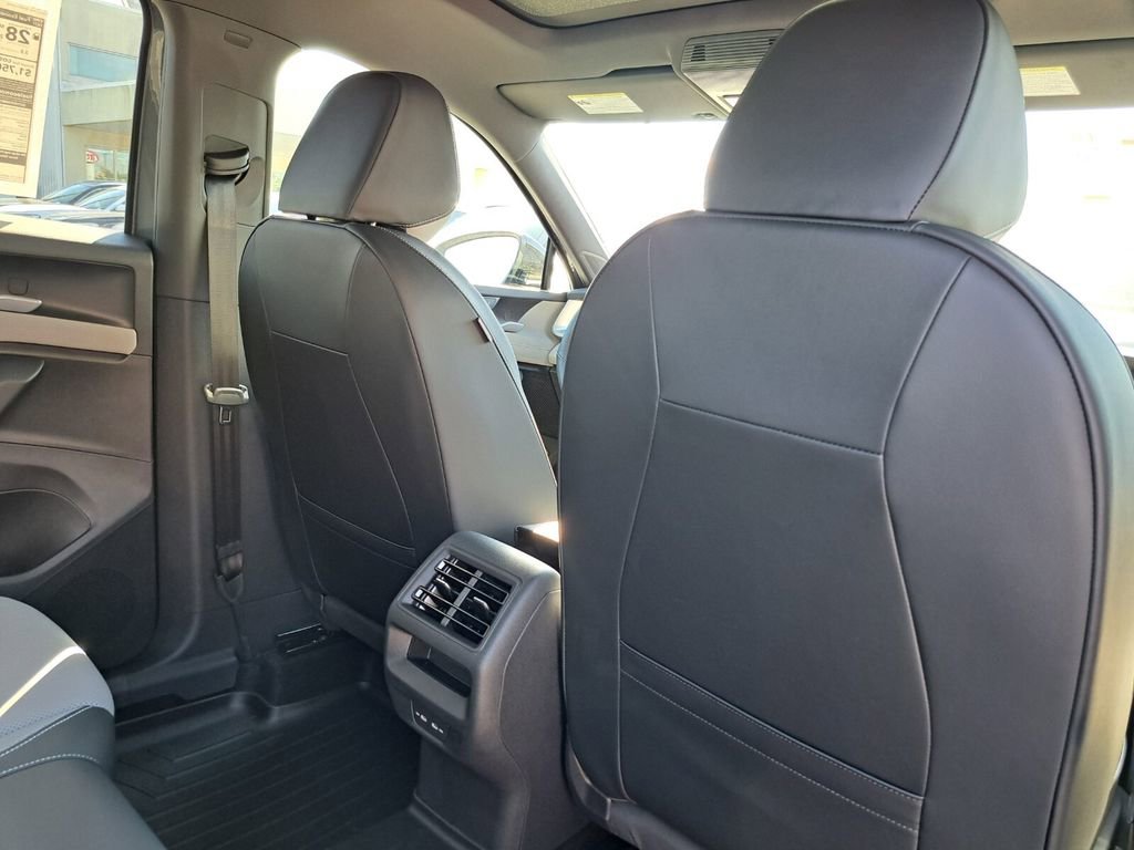 New 2026 Volkswagen Tiguan SE R-Line image 28