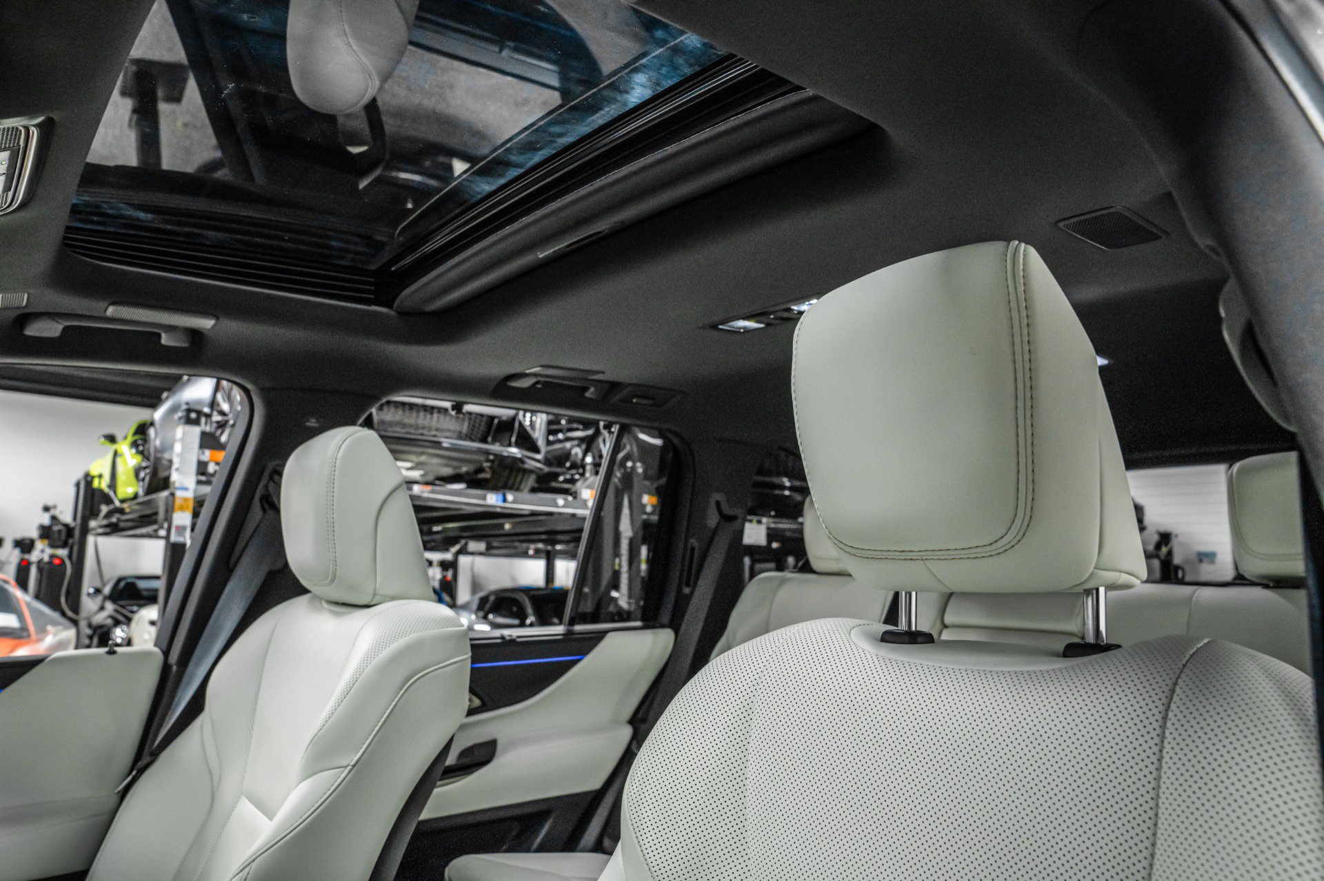 Used 2024 Lexus LX 600 4WD w/ Appearance Package image 17