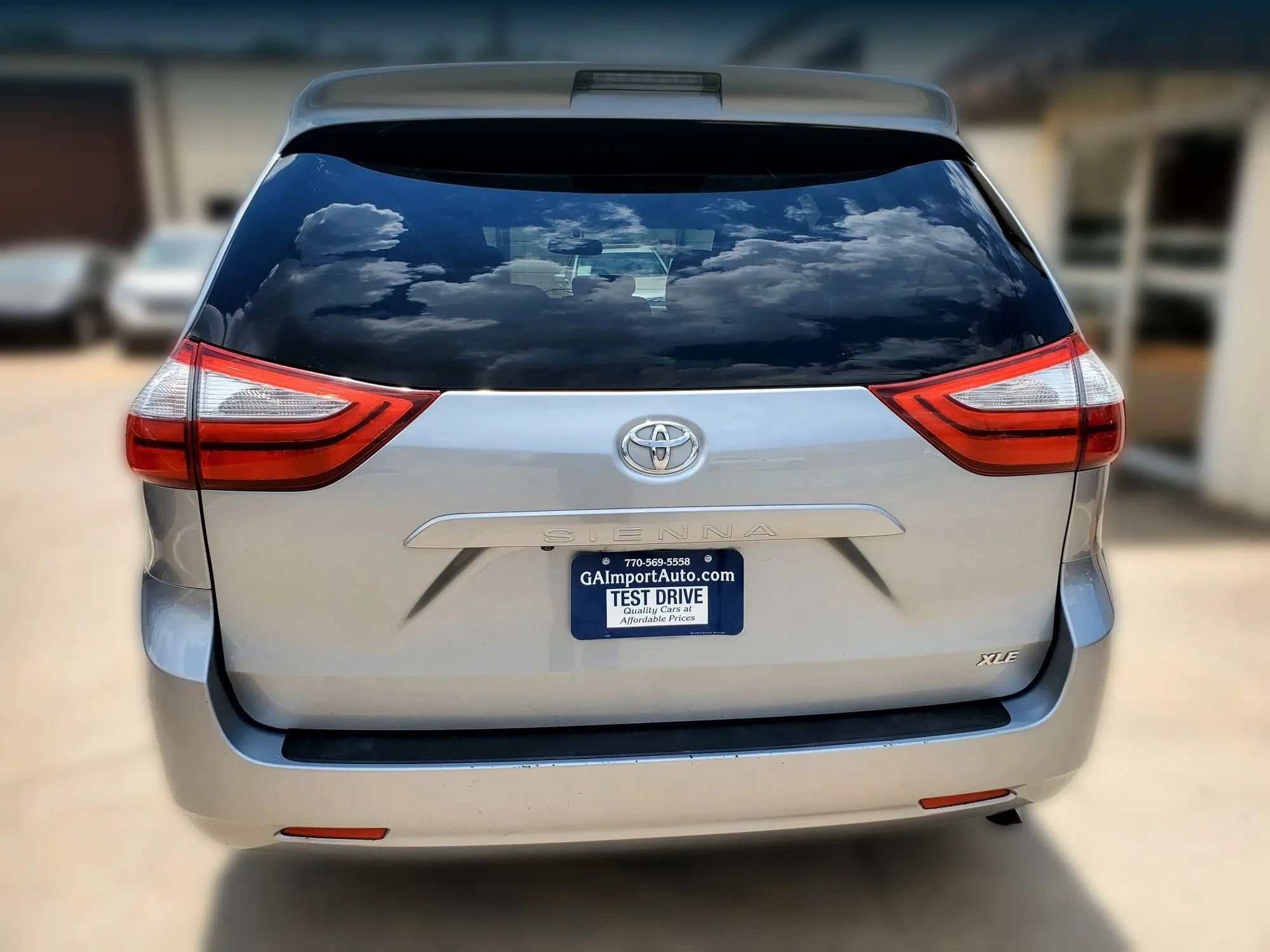 Used 2015 Toyota Sienna XLE FWD image 12