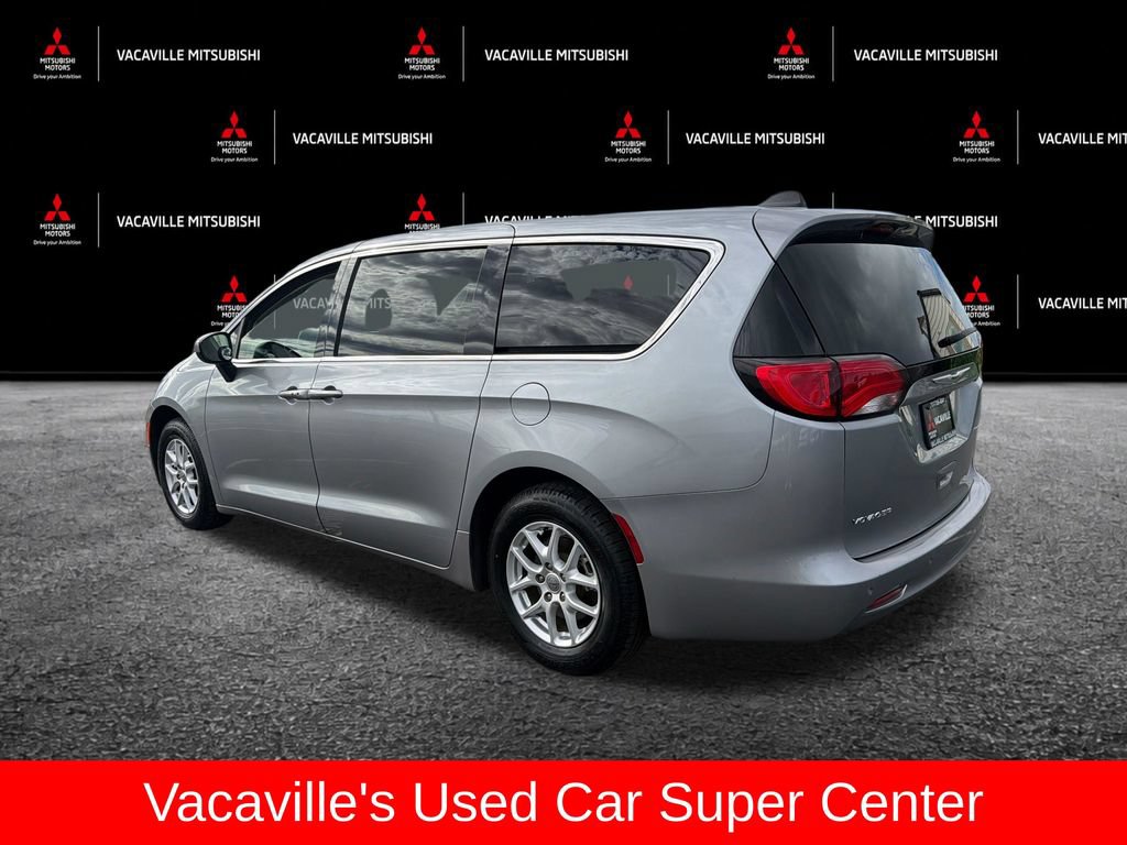 Used 2021 Chrysler Voyager LX FWD image 3