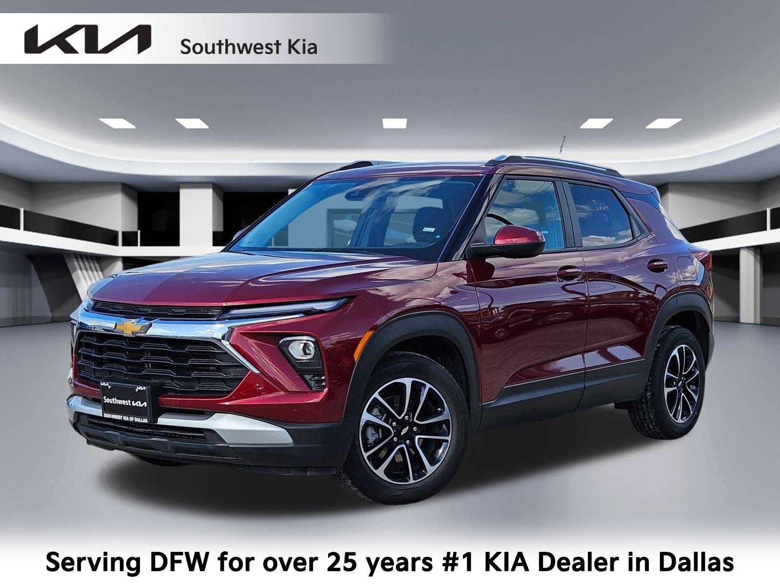 Used 2025 Chevrolet TrailBlazer LT FWD image 1