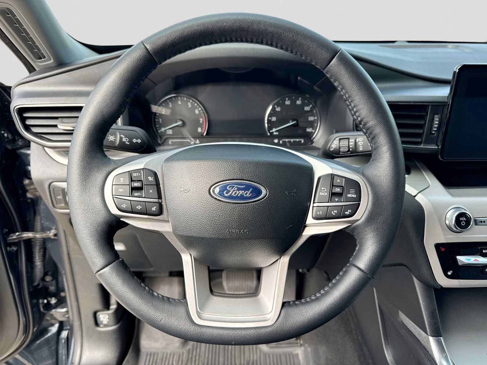 Used 2024 Ford Explorer XLT w/ Equipment Group 202A AWD/4WD image 23