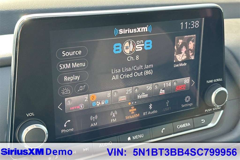 Used 2025 Nissan Rogue SV image 30