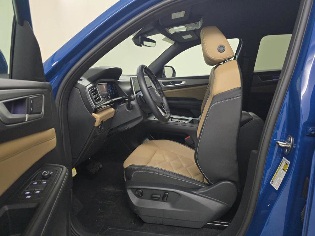 Used 2025 Volkswagen Atlas Cross Sport SE FWD image 4