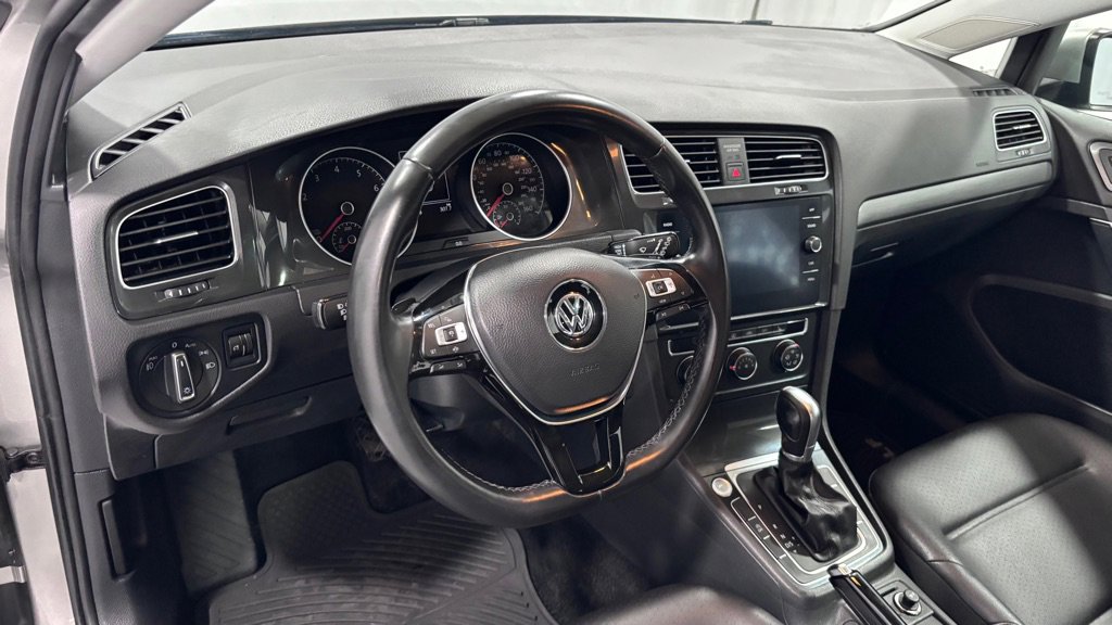Used 2019 Volkswagen Golf SE w/ Driver Assistance Package FWD image 9