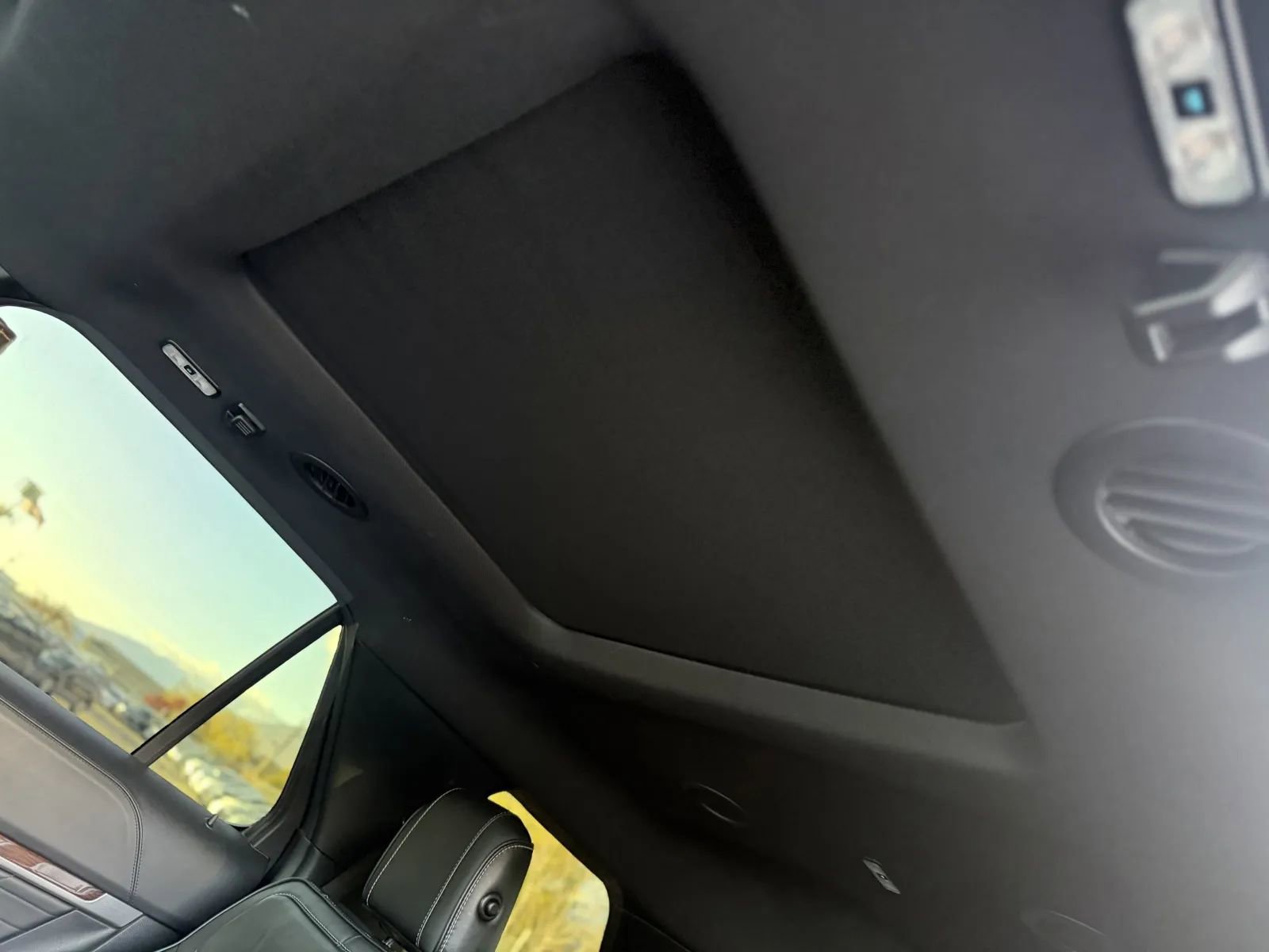 Used 2019 Ford Explorer Platinum image 23