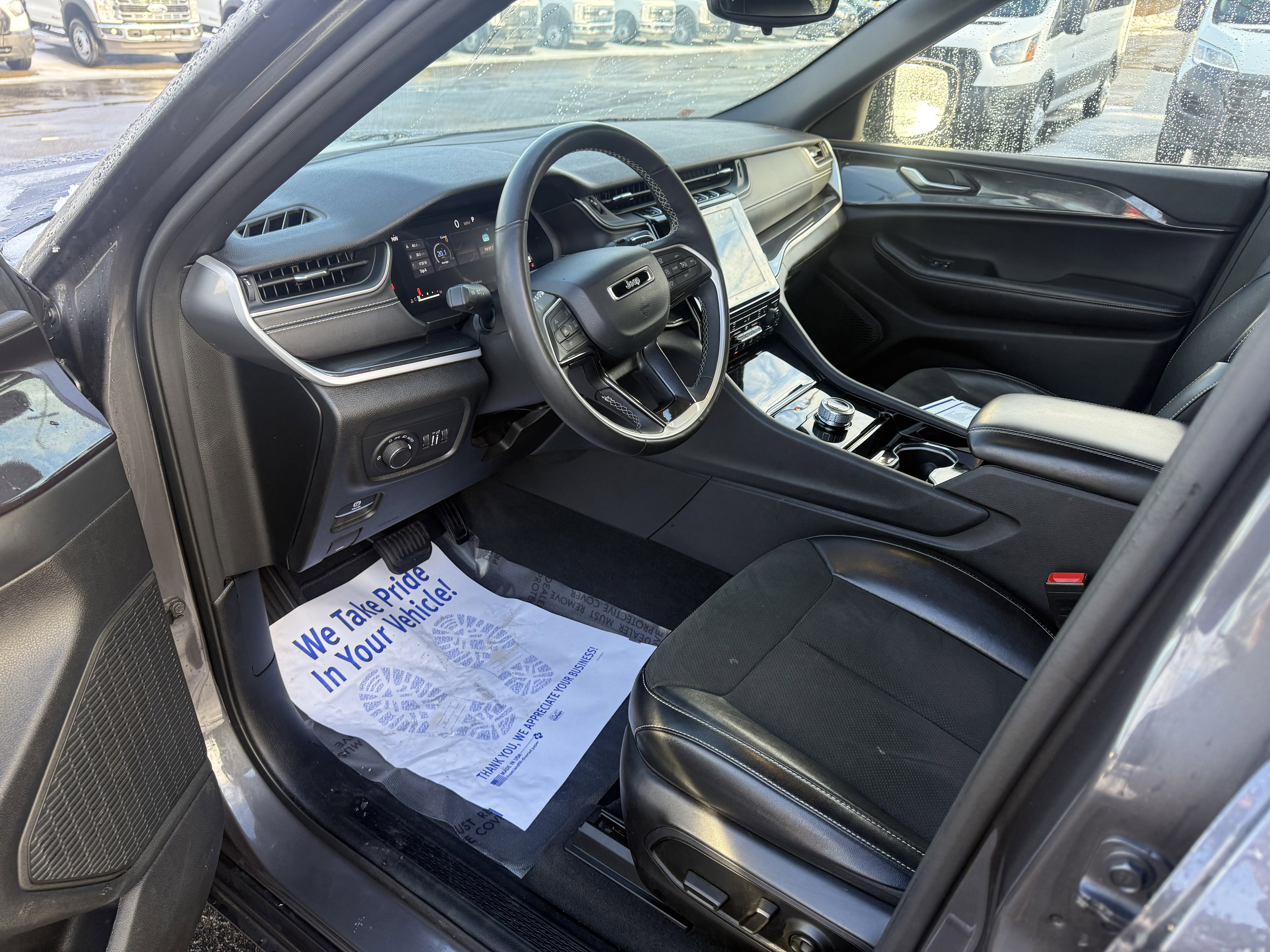 Used 2023 Jeep Grand Cherokee Altitude image 7