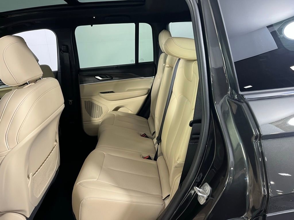 Used 2024 Jeep Grand Cherokee Limited w/ Luxury Tech Group II image 27