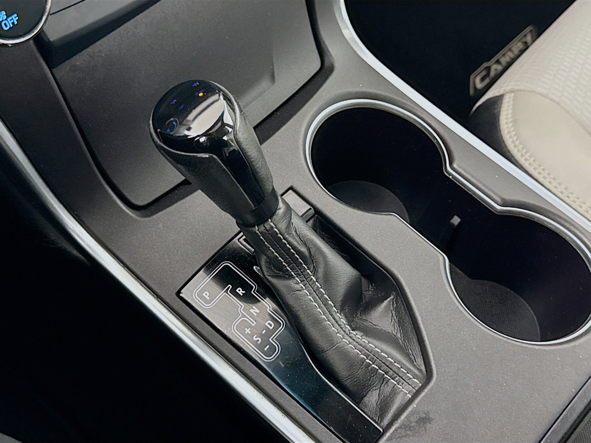 Certified 2017 Toyota Camry SE w/ Moonroof Package image 19