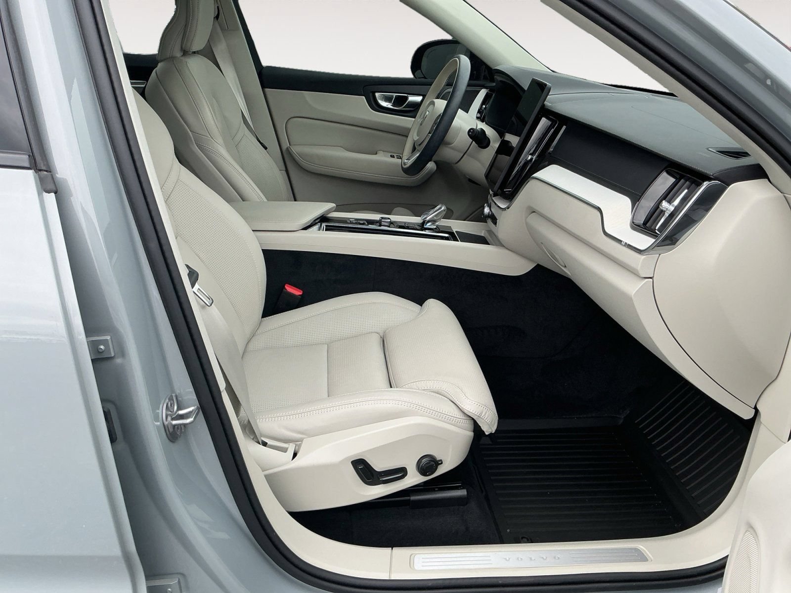 New 2026 Volvo XC60 B5 Ultra w/ Protection Package Premier AWD/4WD image 15