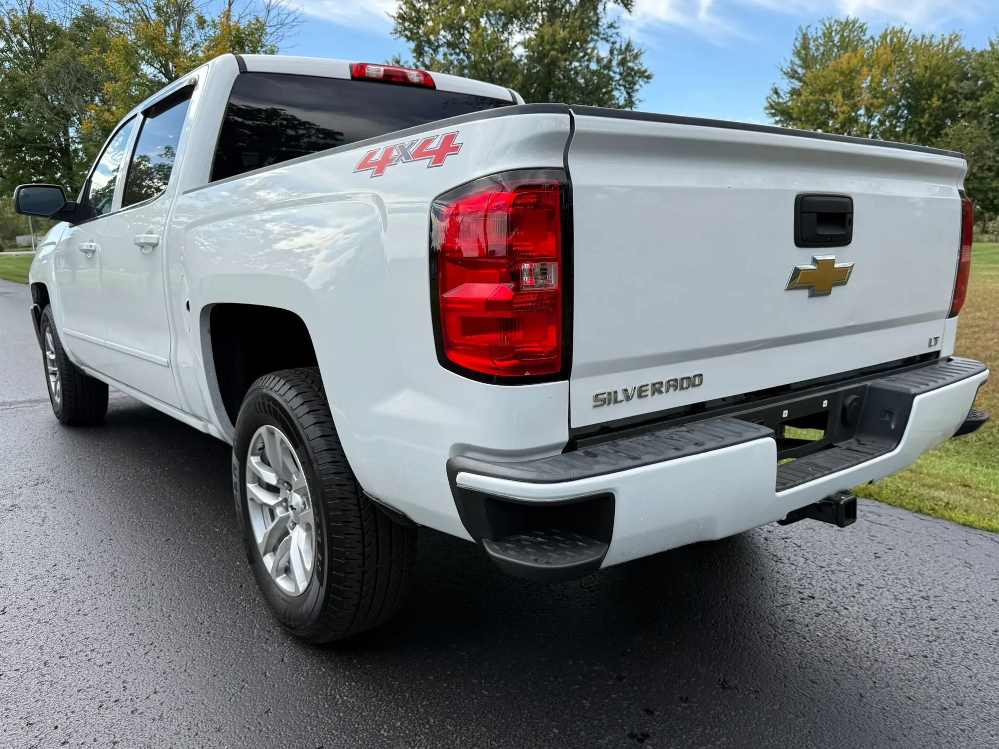 Used 2018 Chevrolet Silverado 1500 LT AWD/4WD image 13