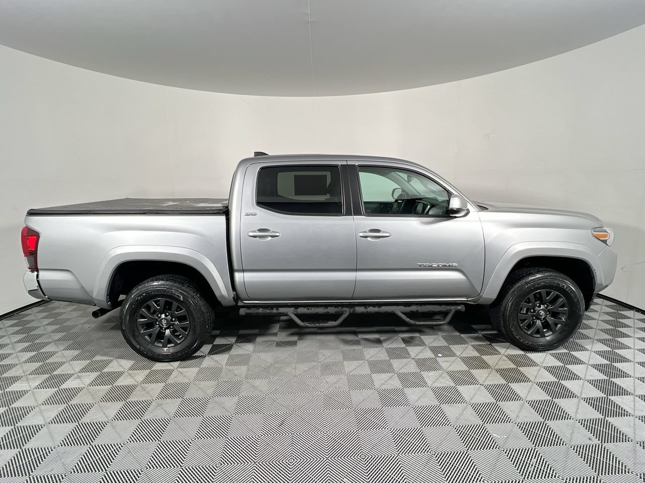 Used 2023 Toyota Tacoma SR5 RWD image 2