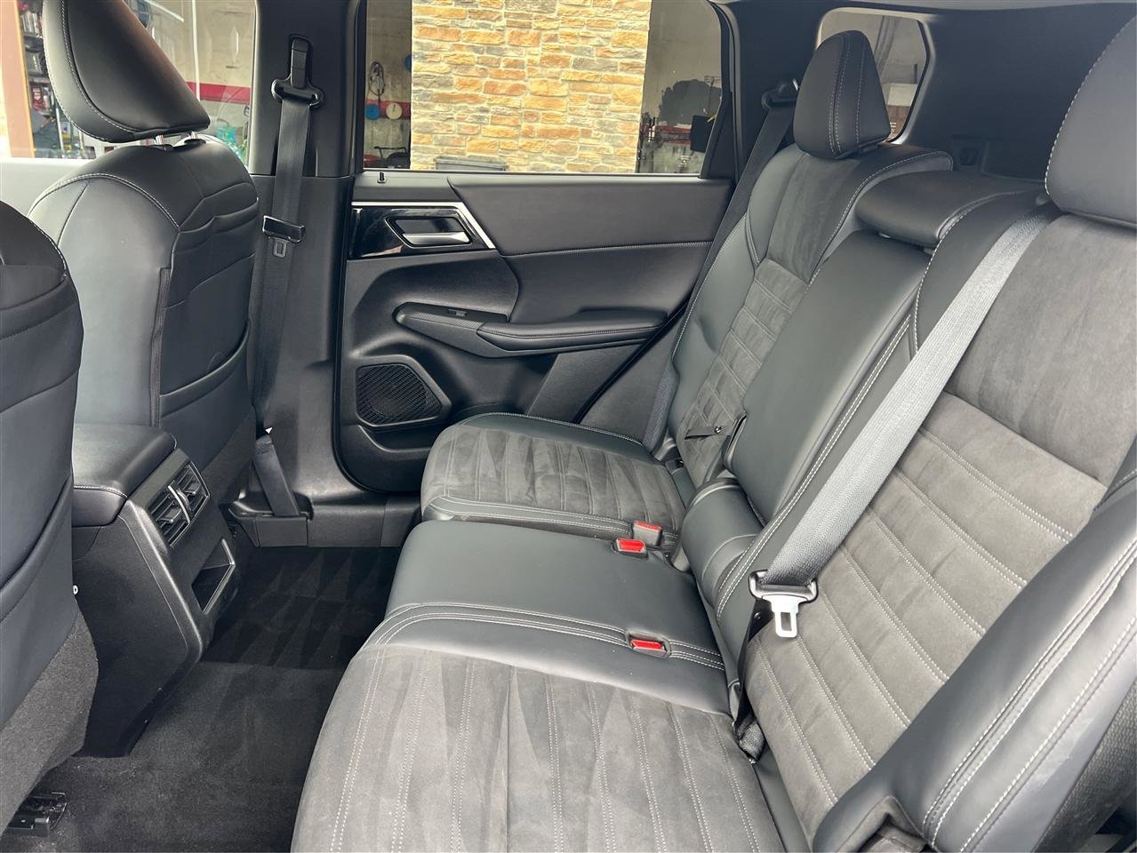 Used 2024 Mitsubishi Outlander SE image 10