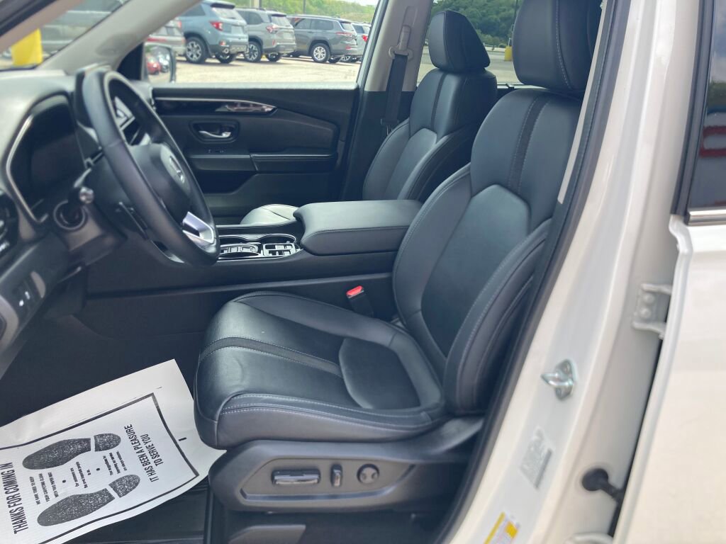 Used 2023 Honda Pilot Touring image 13