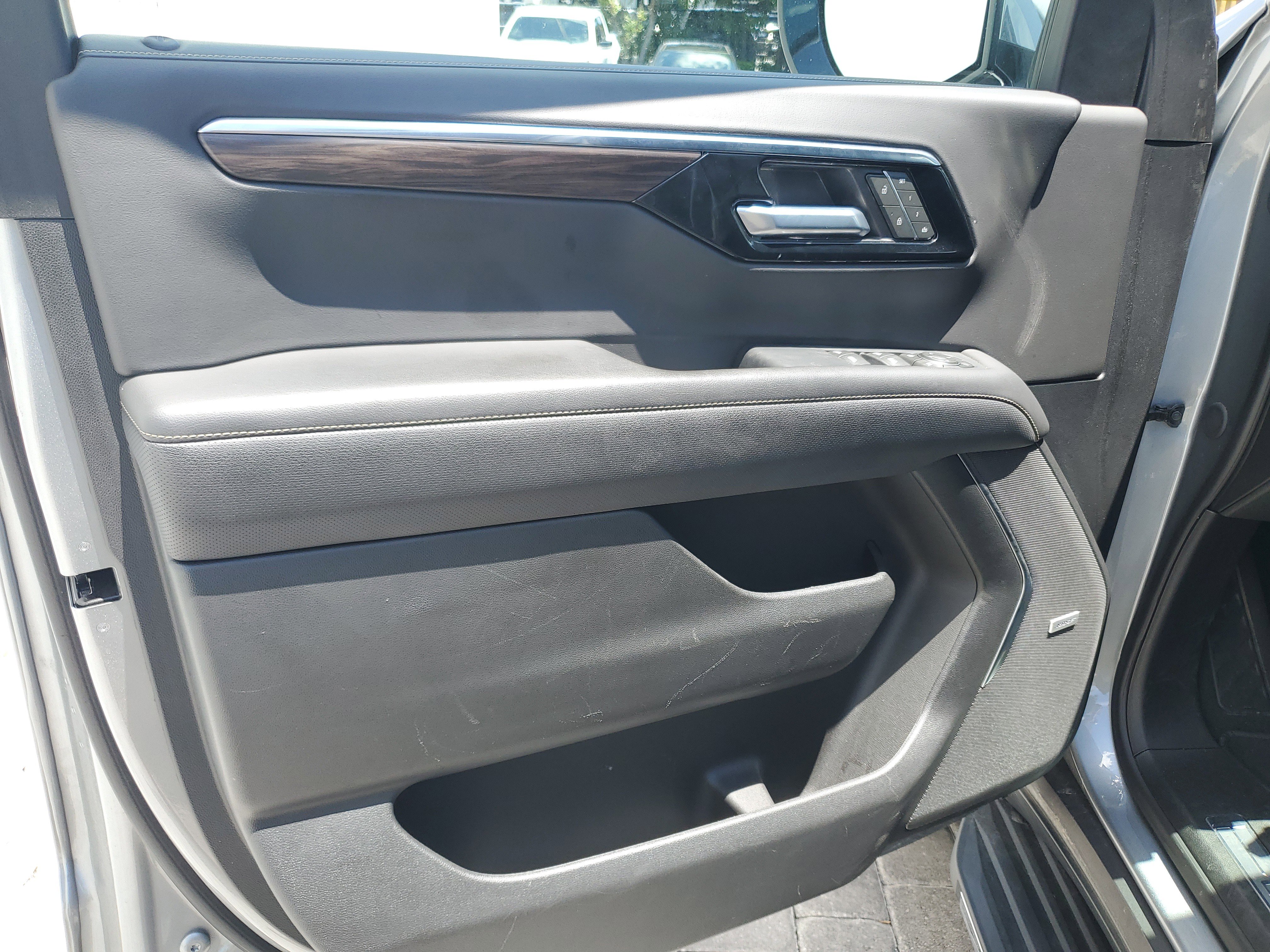 Certified 2025 Chevrolet Tahoe Premier AWD/4WD image 9