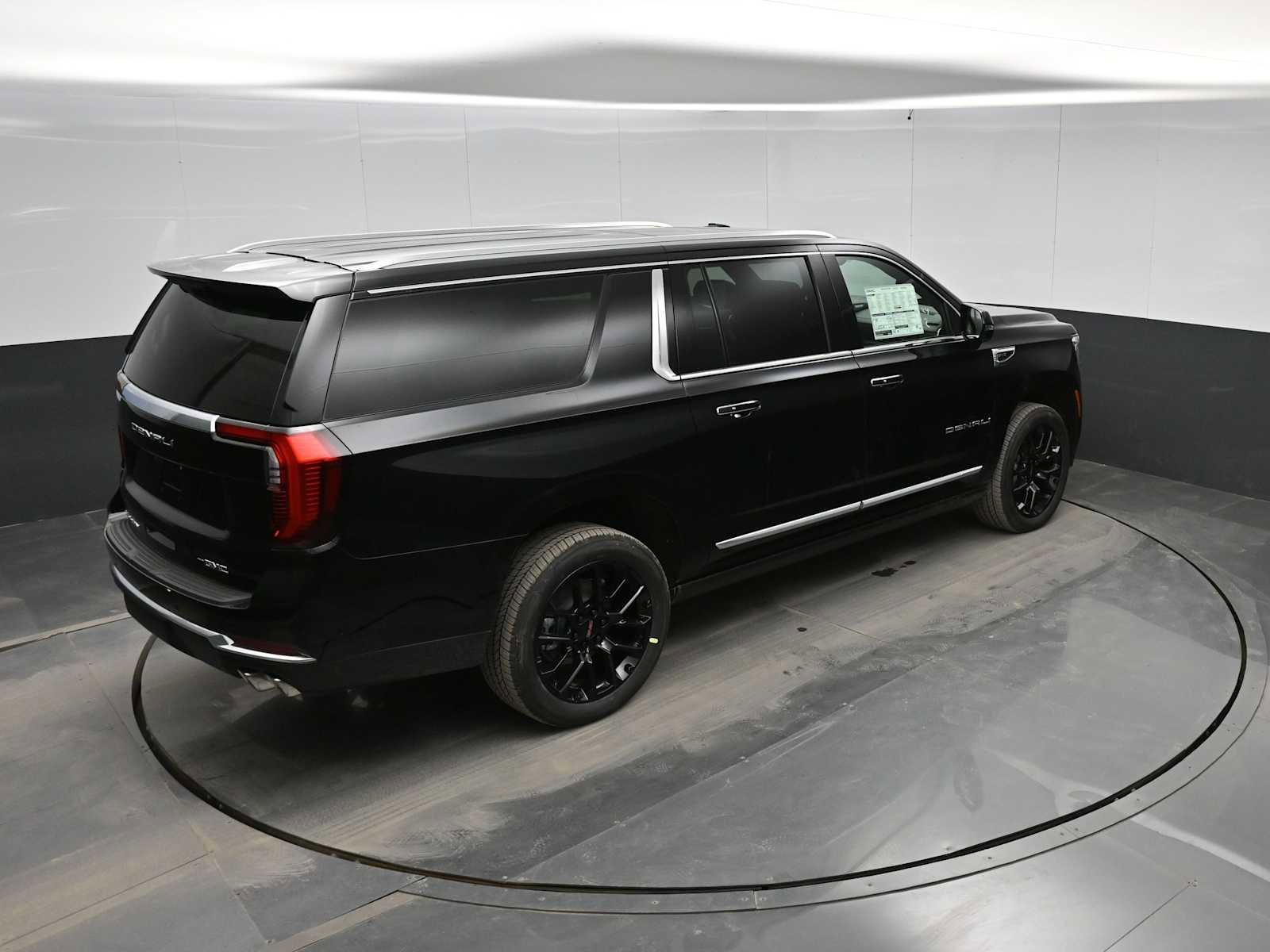 New 2026 GMC Yukon XL Denali w/ Denali Reserve Package image 27