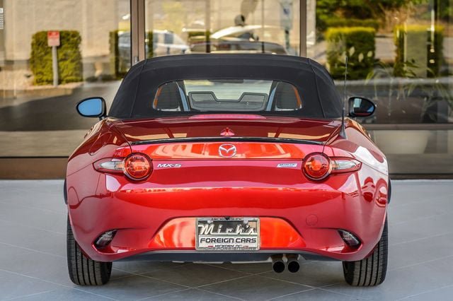 Used 2016 MAZDA MX-5 Miata Club RWD image 12