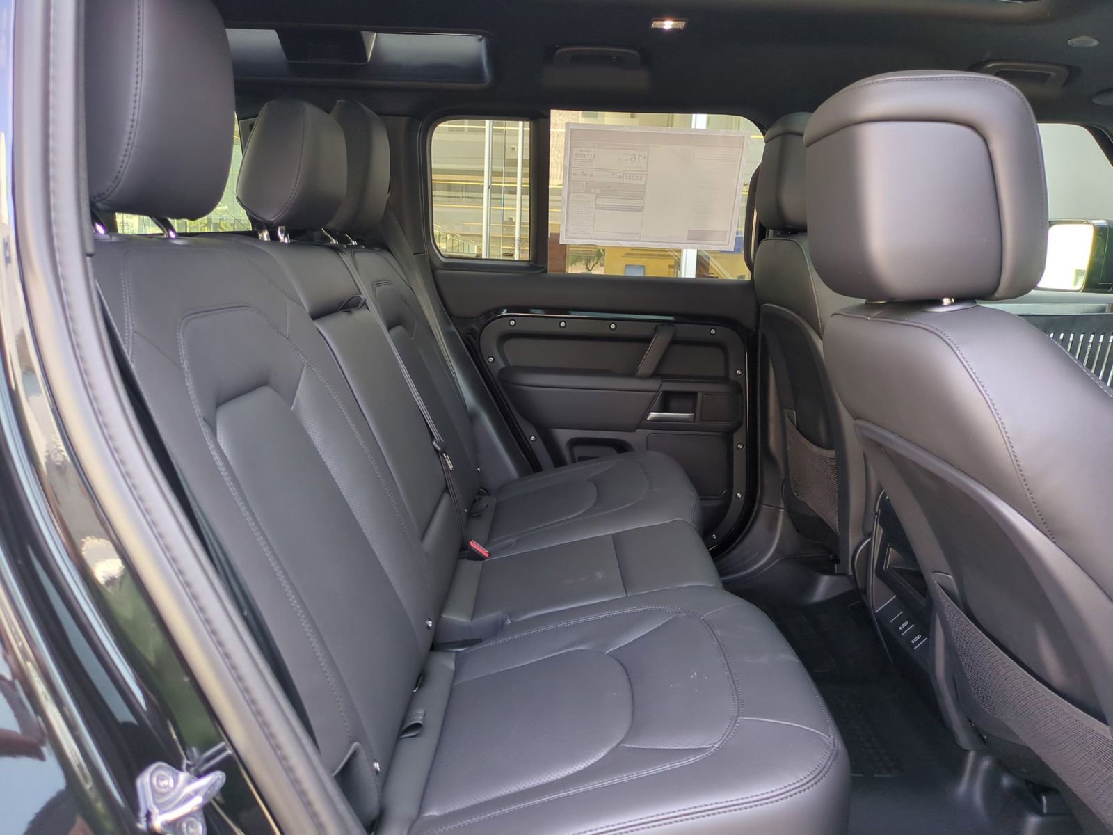 New 2026 Land Rover Defender 110 X-Dynamic SE image 29