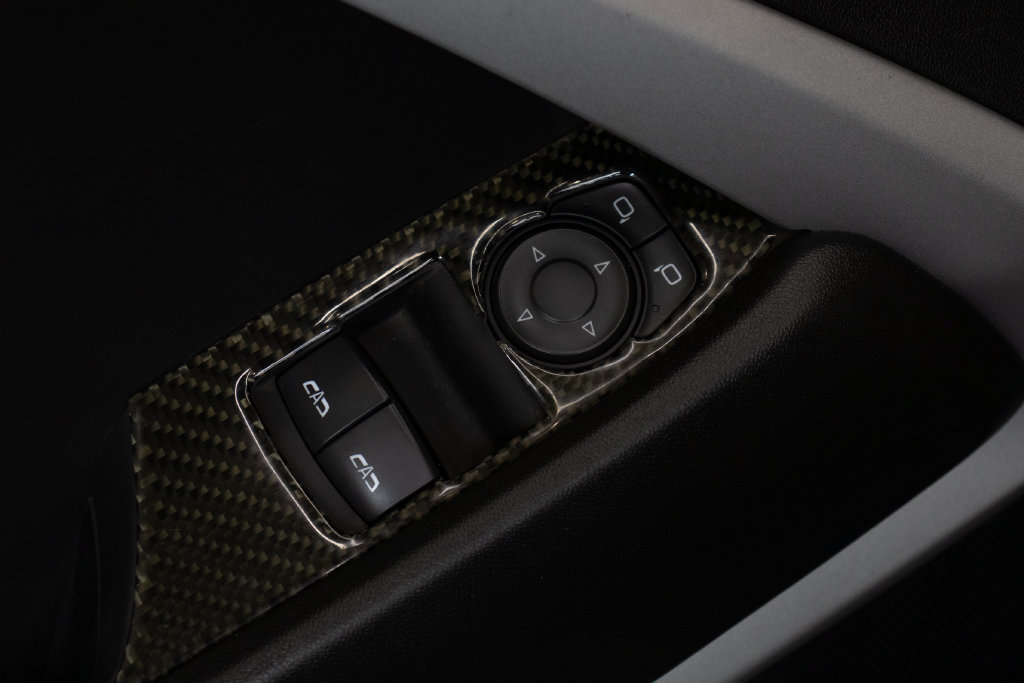 Used 2021 Chevrolet Camaro LT RWD image 15