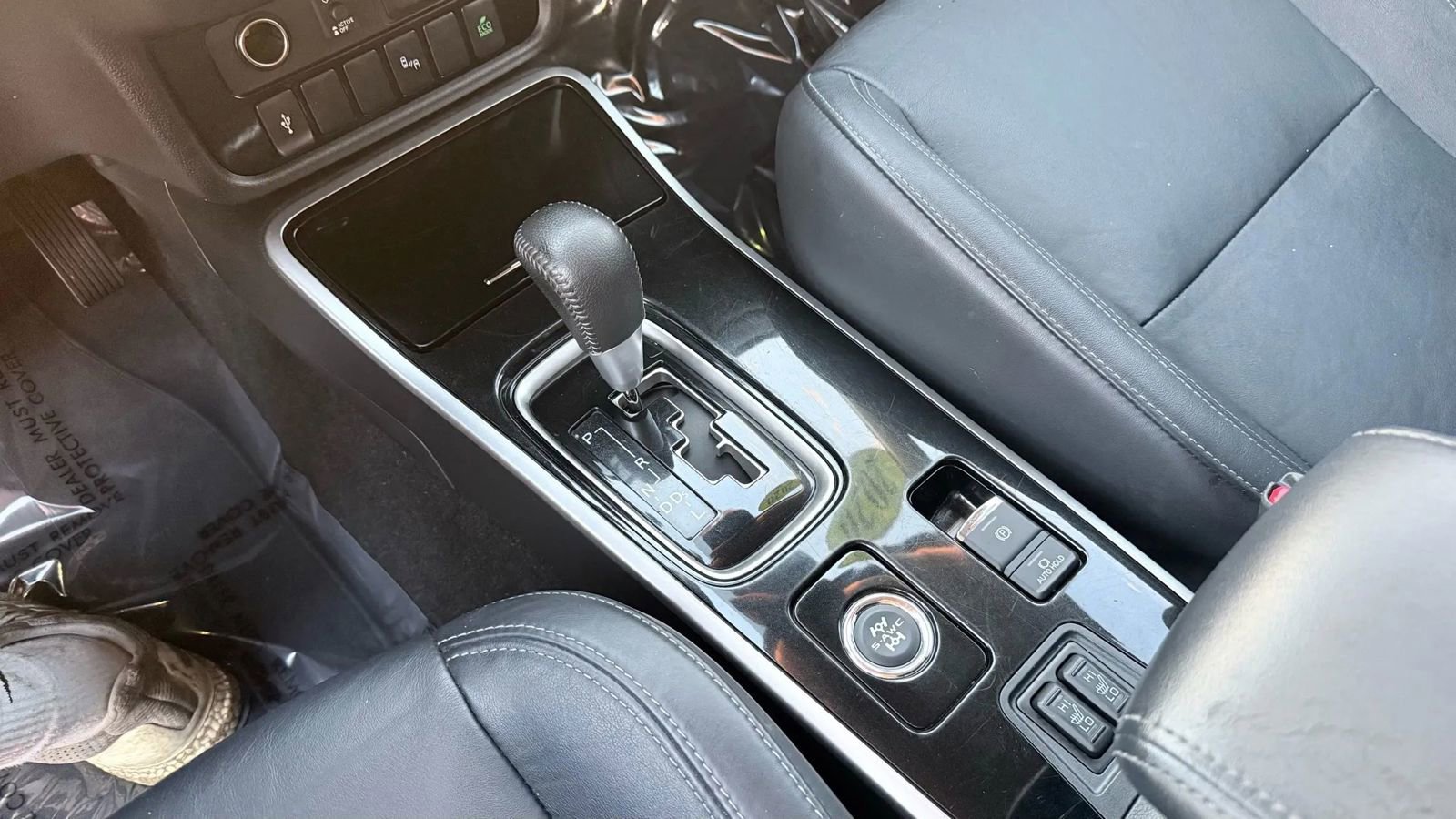 Used 2020 Mitsubishi Outlander SE image 14