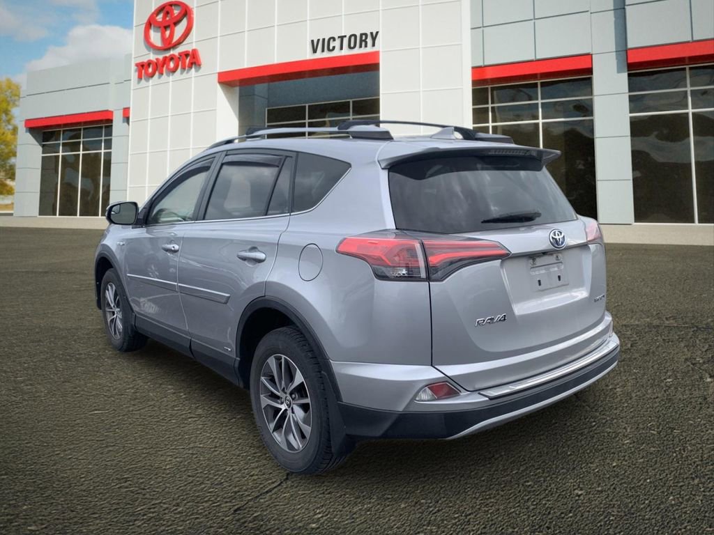 Used 2018 Toyota RAV4 LE AWD/4WD image 5