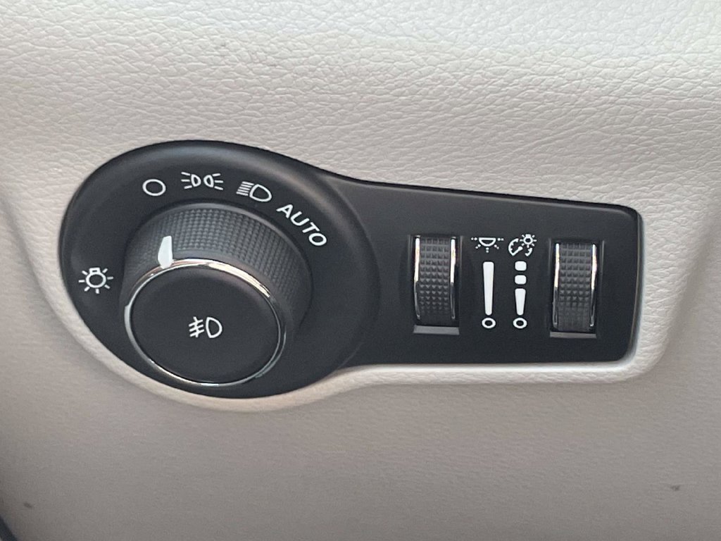 Used 2024 Jeep Compass Limited AWD/4WD image 28