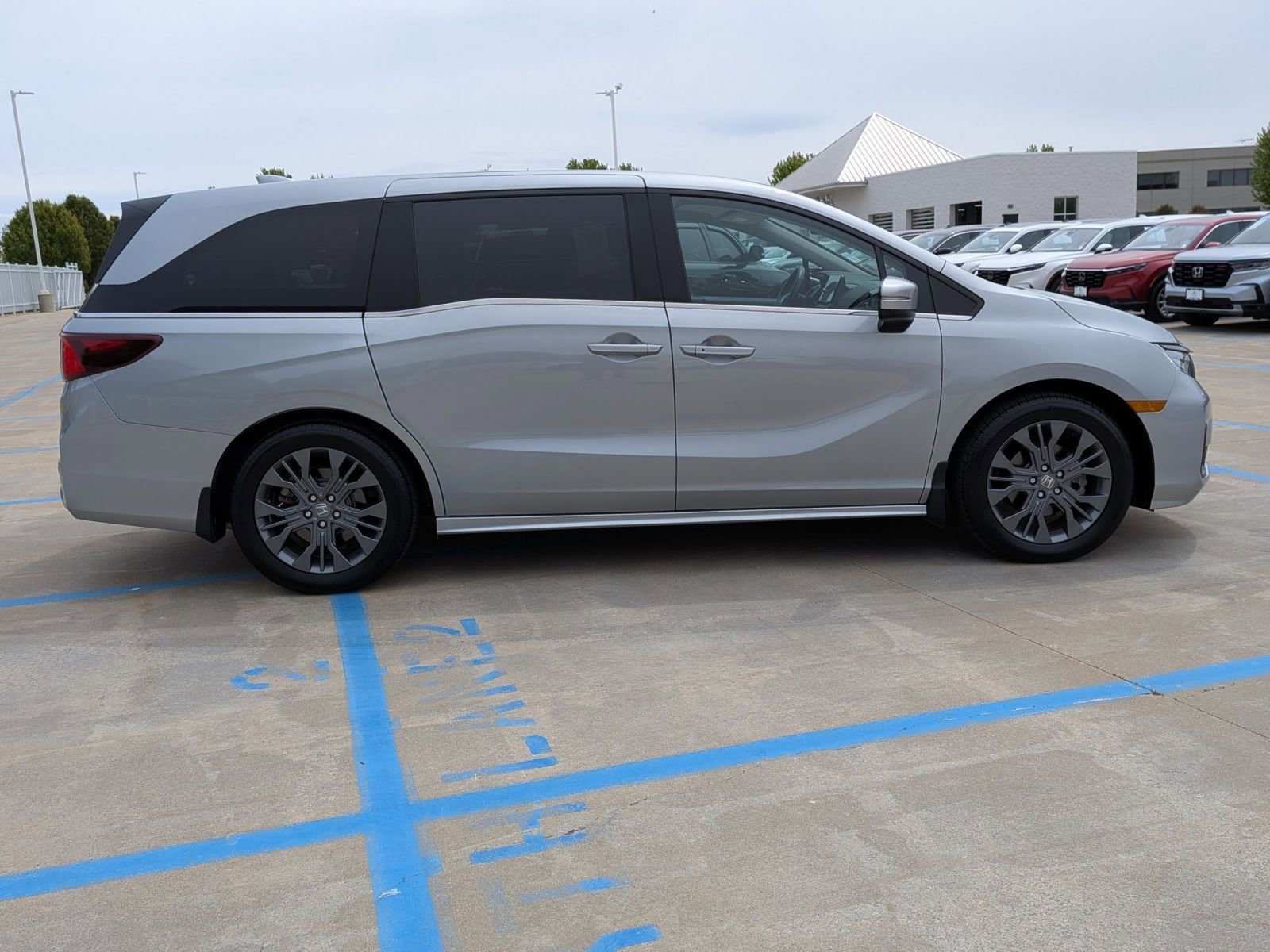 Certified 2025 Honda Odyssey Touring image 5