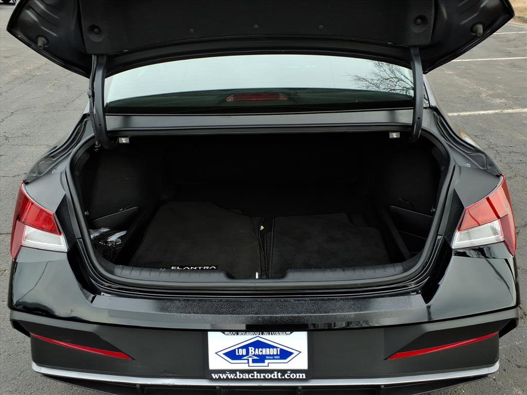 Used 2024 Hyundai Elantra SEL FWD image 32