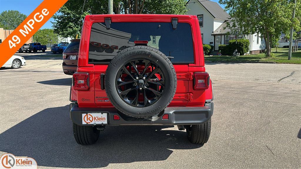 Used 2025 Jeep Wrangler Unlimited Sahara AWD/4WD image 7