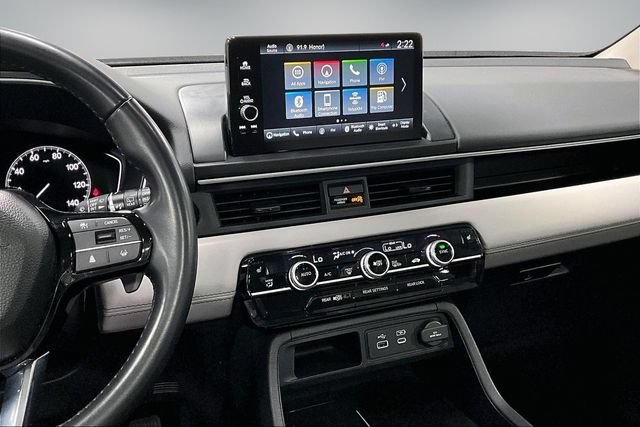 Used 2024 Honda Pilot Touring image 11