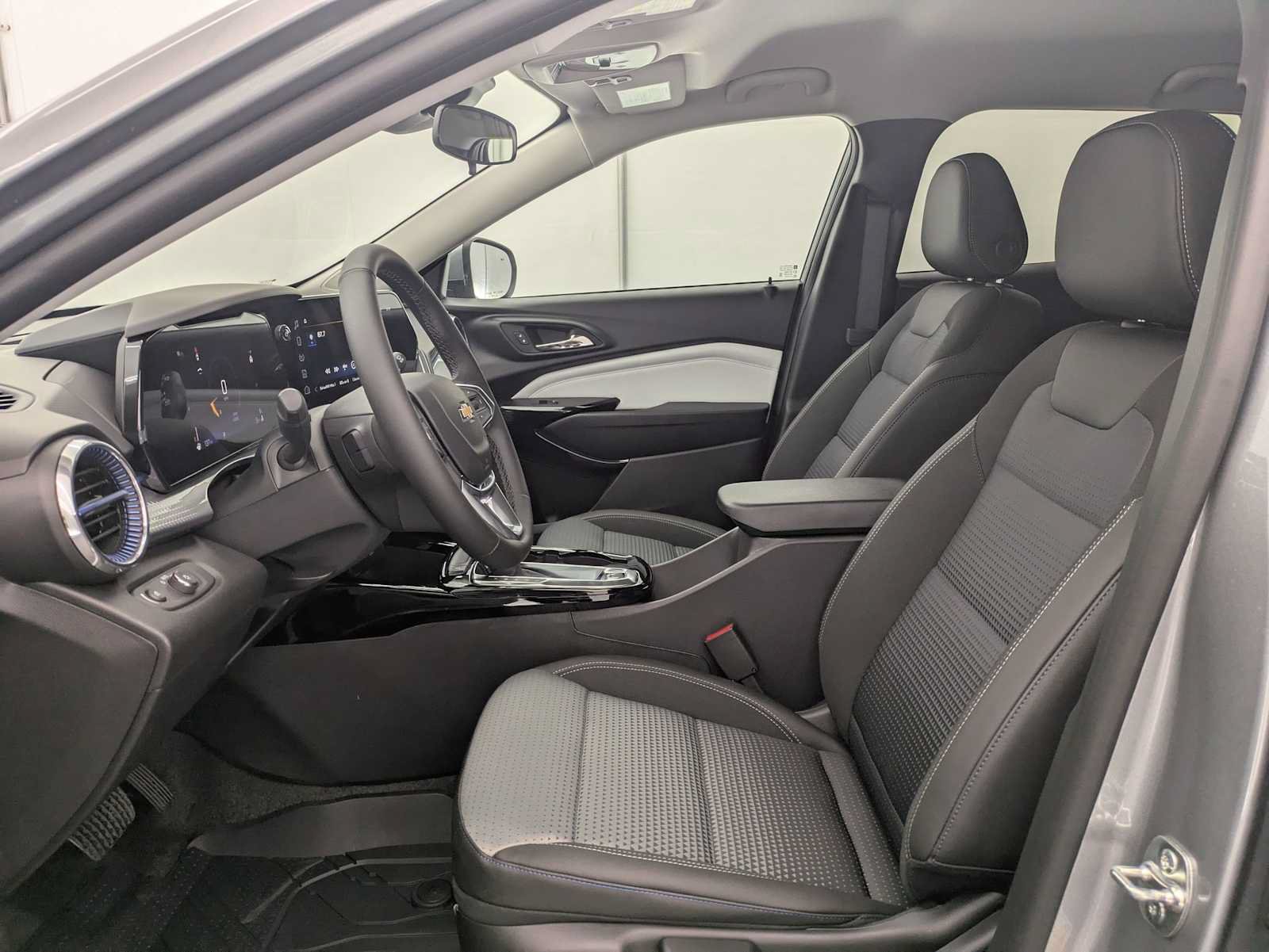 New 2026 Chevrolet Trax LT w/ Driver Confidence Package FWD image 17